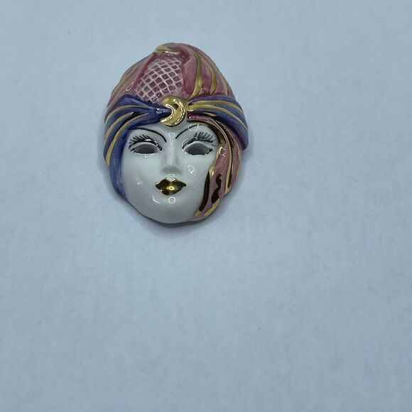 Vintage ceramic face mask brooch - Picture 9 of 9